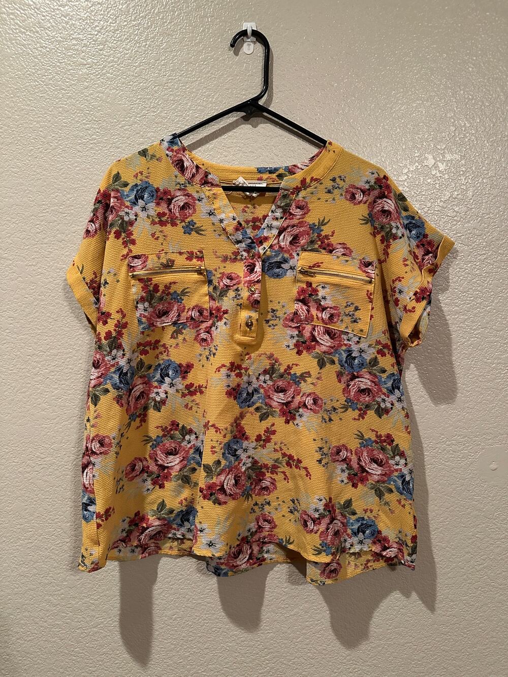 Flower & Feather Golden Floral V-neck blouse w Gold zipper pockets buttons 2XL